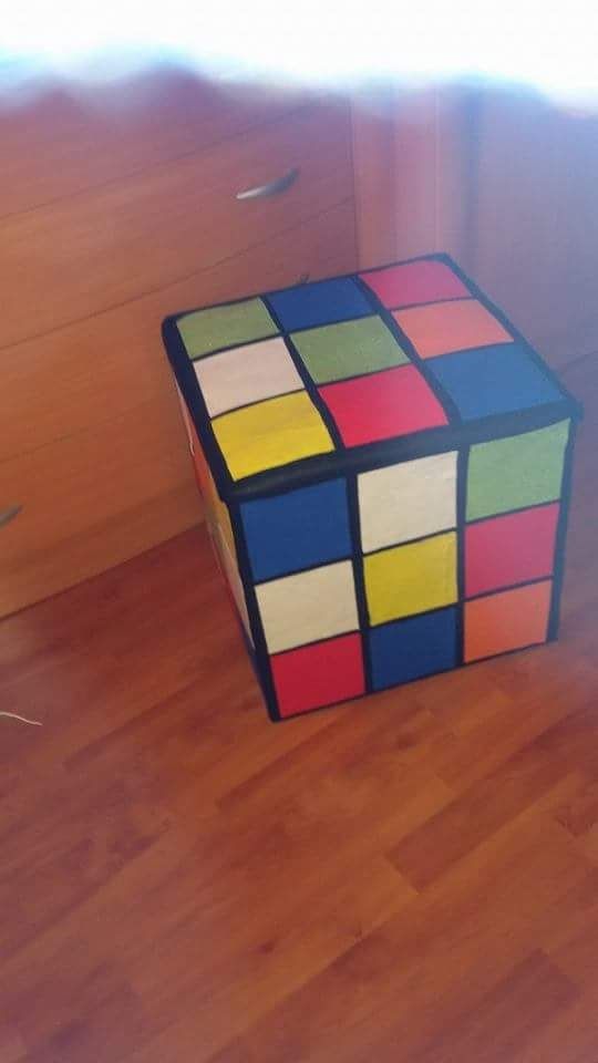 puf cubo de Rubik.