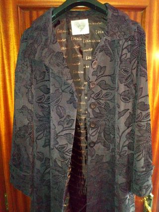 Abrigo similar a Desigual de segunda mano por 20 € en Abrigo Desigual de segunda mano en Ourense en WALLAPOP
