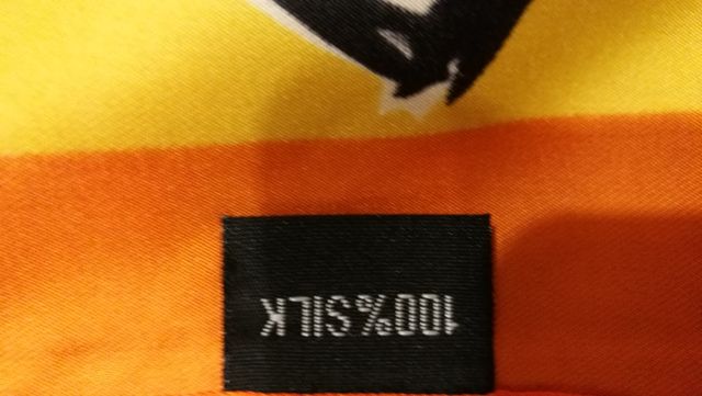 pañuelo marca Fendi