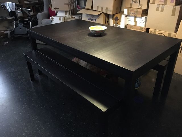 Mesa de comedor extensible de IKEA con dos bancos de segunda mano ... Mesa de comedor extensible de IKEA con dos bancos de segunda mano ...