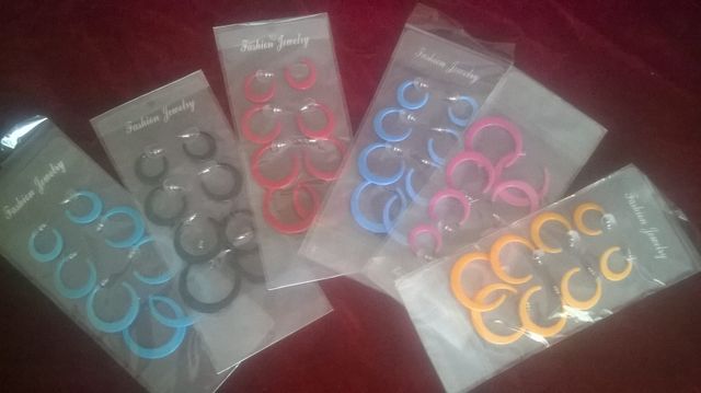 Pendientes de aro abierto. 4 pares.