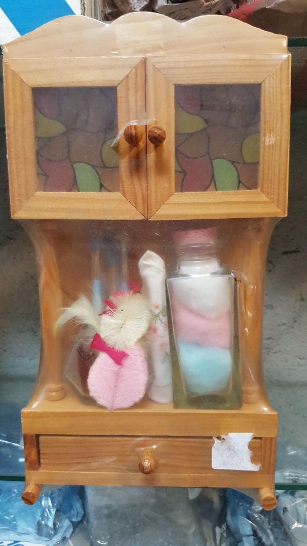 Mueblecito decorativo Nuevo con accesorios