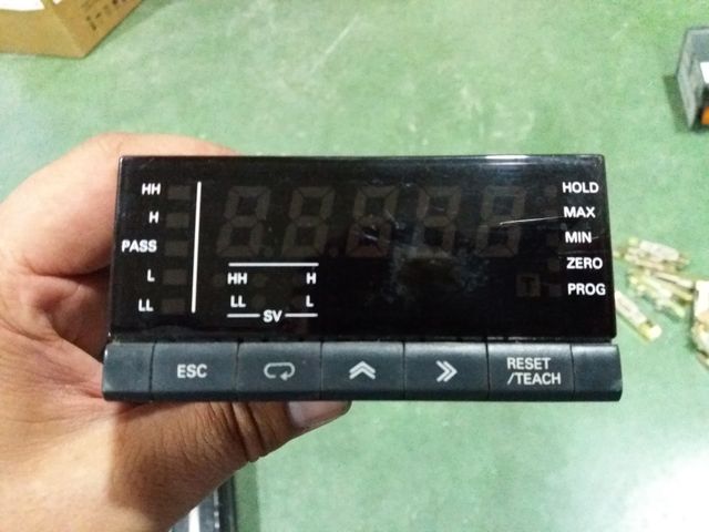 programador OMRON K3NX-AD1A