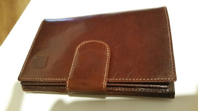 cartera de piel a estrenar con papeles originales