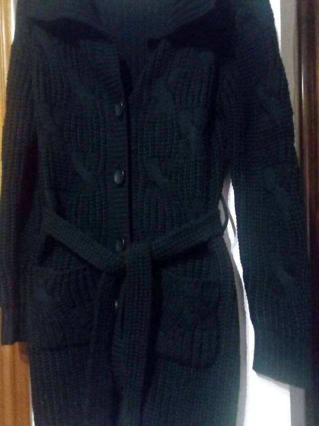 Chaqueta de punto negra.