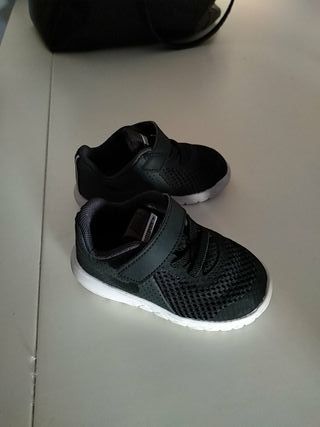 nike negras bebe