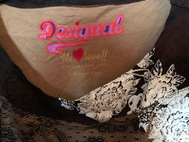 Blusa, blusón Desigual.