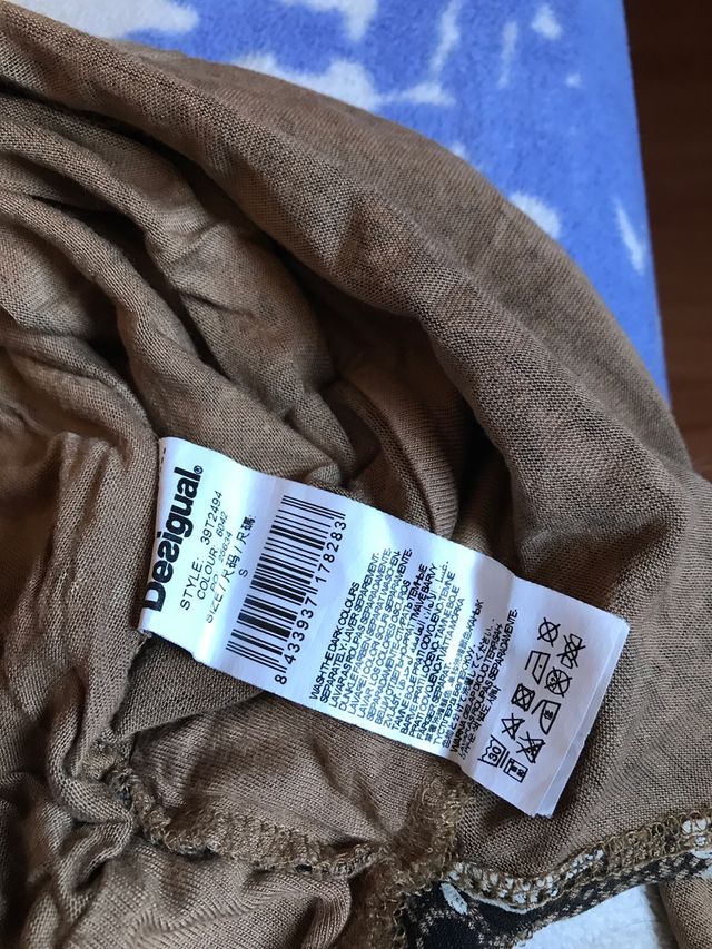 Blusa, blusón Desigual.