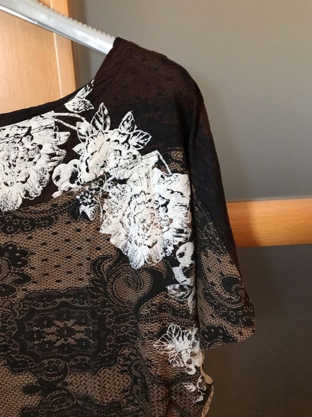 Blusa, blusón Desigual.