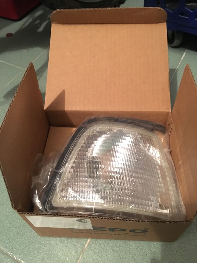 Faro intermitente Audi 80 a estrenar!!