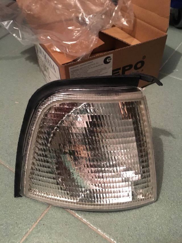 Faro intermitente Audi 80 a estrenar!!