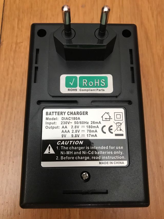 Cargador de baterías Ni-MH/Ni-Cd