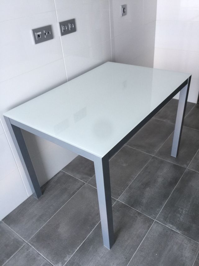 Mesa cocina cristal de segunda mano por 90 € en Madrid en WALLAPOP Mesa cocina cristal de segunda mano por 90 € en Madrid en WALLAPOP