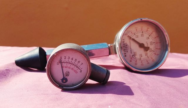 2 Medidores de presion antiguos en caja original