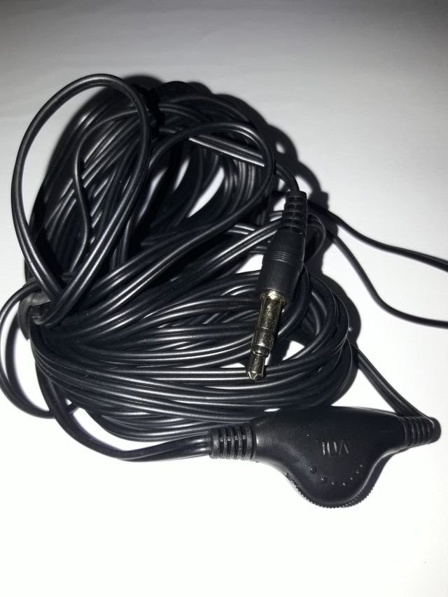AURICULARES CON 5M DE CABLE Y CONTROL DE VOLUMEN