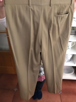 Los pantalones chinos de Vans, Springfield y Levi's para un estilo informal  este verano