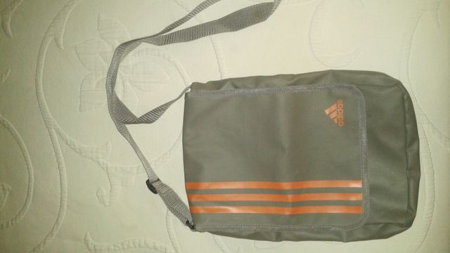 Bolso bandolera Adidas .