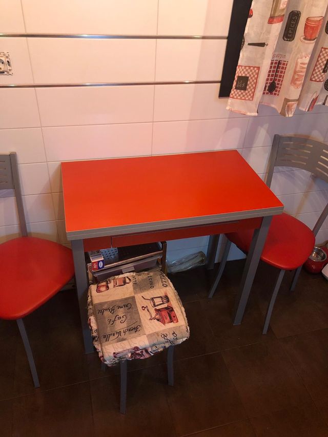 Conjunto mesa cocina roja de segunda mano por 128 € en Santander en ... Conjunto mesa cocina roja de segunda mano por 128 € en Santander en ...