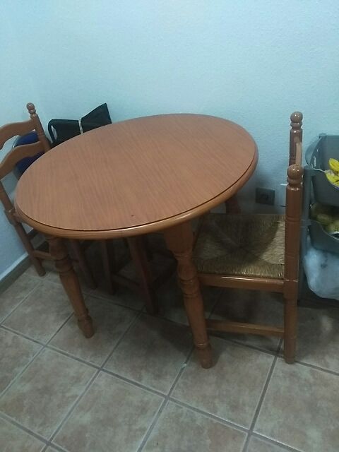Mesa redonda cocina y sillas de segunda mano por 50 € en Alhaurín de ... Mesa redonda cocina y sillas de segunda mano por 50 € en Alhaurín de ...