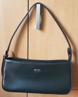 Bolso negro de Artipiel de segunda mano por 8 EUR en Sestao en WALLAPOP