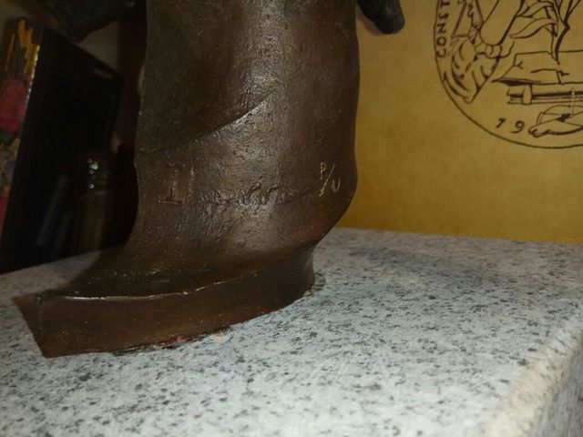 Cabeza de bronce de mujer de Carlos Ibarra