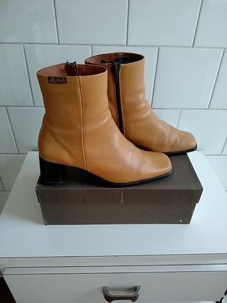 Botines piel mujer Martinelli t37 de segunda mano por 15 EUR en Palma de  Mallorca en WALLAPOP