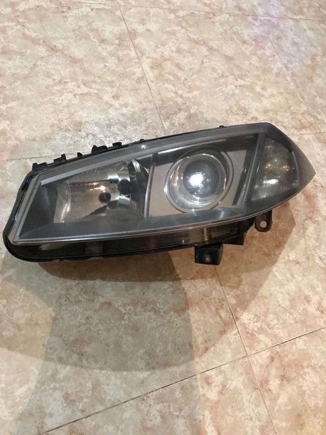 Faro xenón megane f1 r26