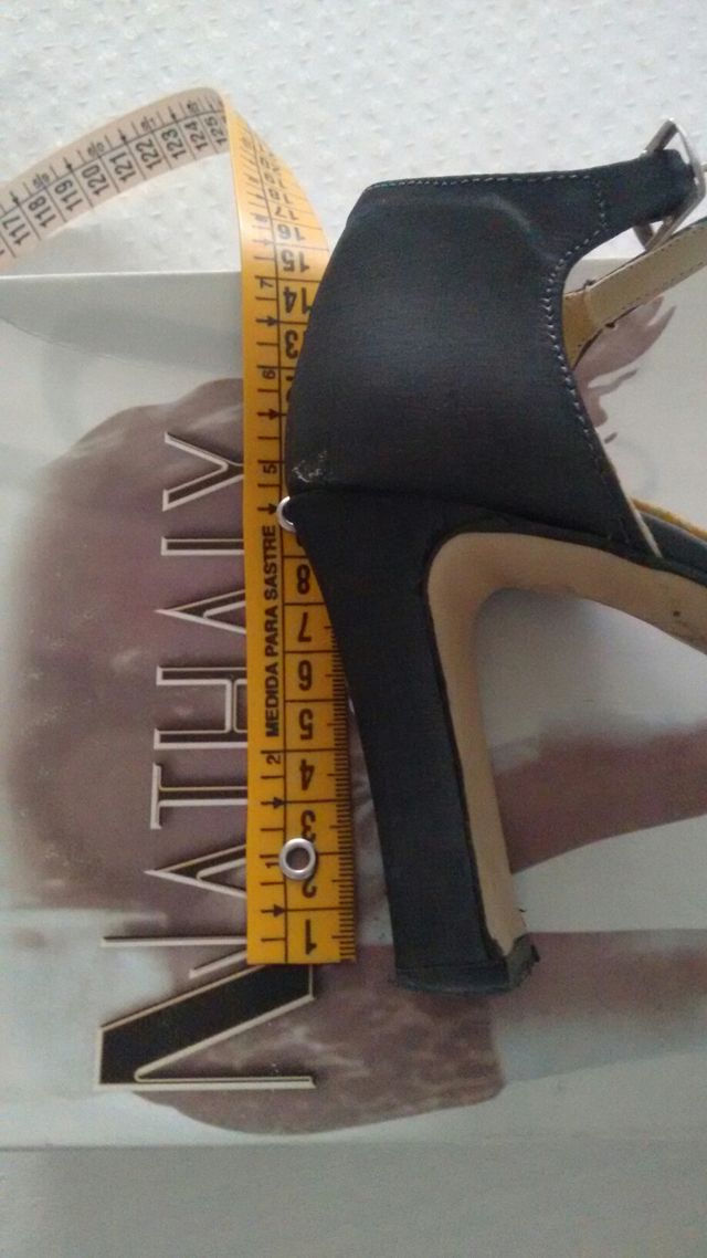 zapato chica N.37 color gris oscuro brillante