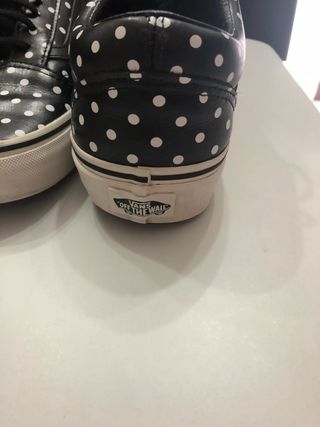 Zapatillas Piel Vans lunares de segunda mano por 50 EUR en Bellavista en  WALLAPOP