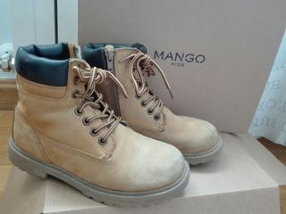 Botas camel Mango kids de segunda mano por 10 EUR en Toledo en WALLAPOP