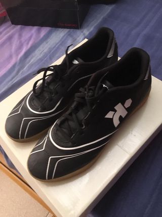 Zapatillas De Futbol Sala Madrid (Choices) Zapatillas De Futbol Sala Madrid (Choices)