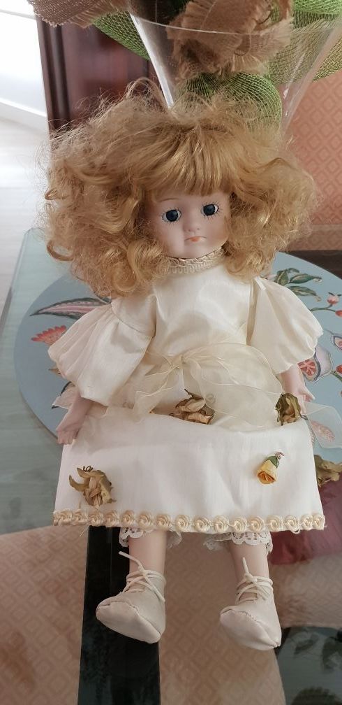 MUÑECA PORCELANA ANTIGÜA