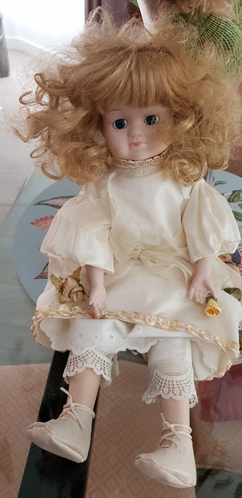MUÑECA PORCELANA ANTIGÜA