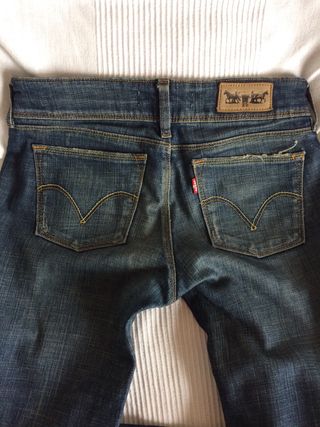 Levi\\'s 570 mujer W27 L36 de segunda mano por 20 EUR en Valencia en WALLAPOP