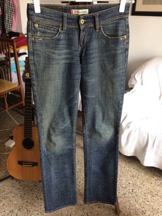 THE NO END | Vaquero oscuro Levis 570 de corte recto