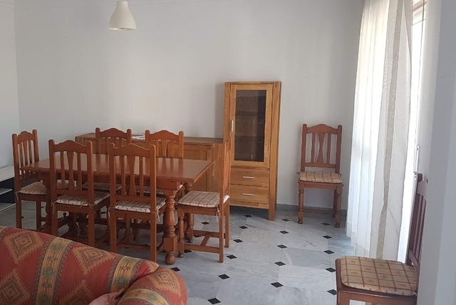 Mesa comedor provenzal con 8 sillas de segunda mano por 100 € en ... Mesa comedor provenzal con 8 sillas de segunda mano por 100 € en ...