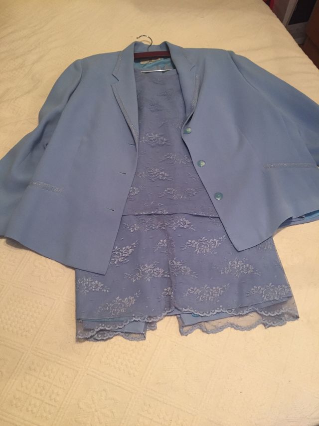 Conjunto blusa falda y chaqueta