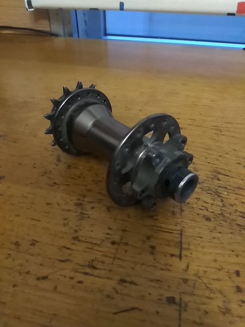 Buje dirt street eje pasante 32 radios