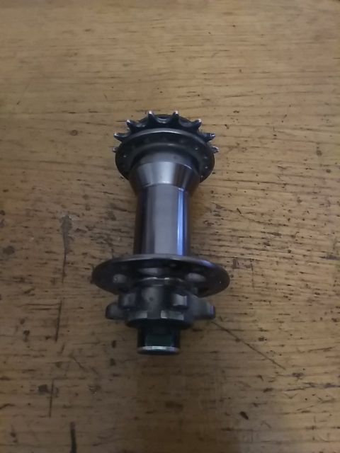 Buje dirt street eje pasante 32 radios