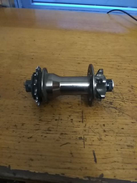 Buje dirt street eje pasante 32 radios