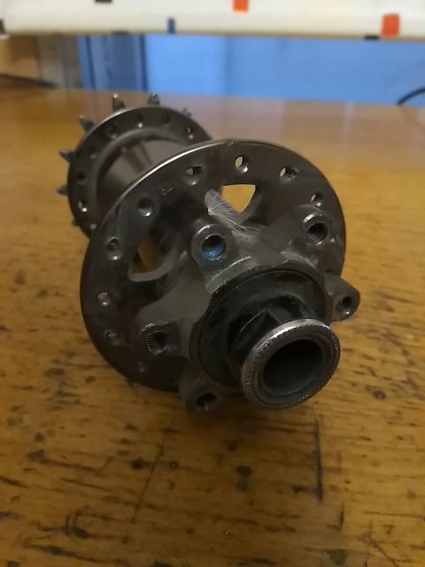 Buje dirt street eje pasante 32 radios