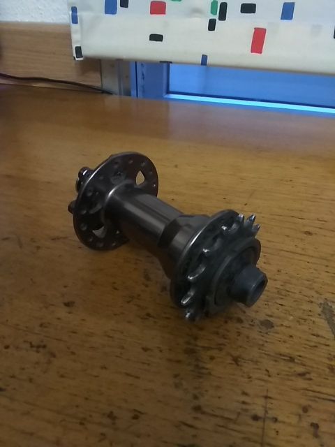 Buje dirt street eje pasante 32 radios