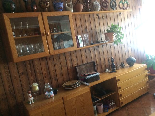 MUEBLE DE COMEDOR CON VITRINA DE MADERA DE PINO de segunda mano por ... MUEBLE DE COMEDOR CON VITRINA DE MADERA DE PINO de segunda mano por ...