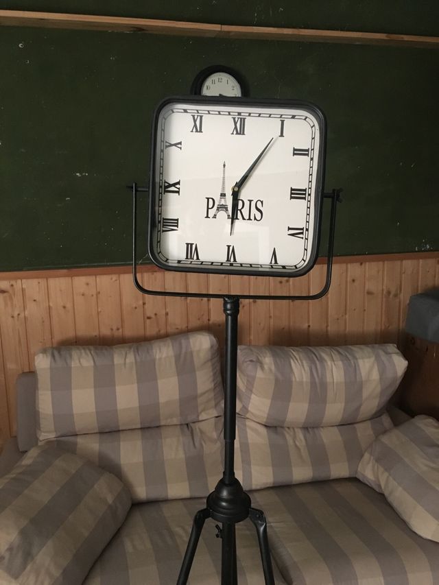Reloj de pie decorativo de segunda mano por 40 EUR en Calahorra en WALLAPOP