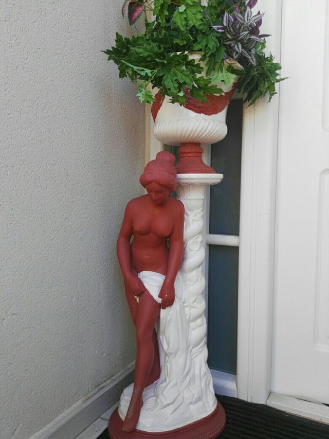 FIGURA VINTAGE PORCELANA DE CALIDAD