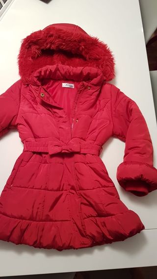 Abrigo rojo MIRANDA T-6 niña de segunda mano por 20 EUR en Albal en WALLAPOP