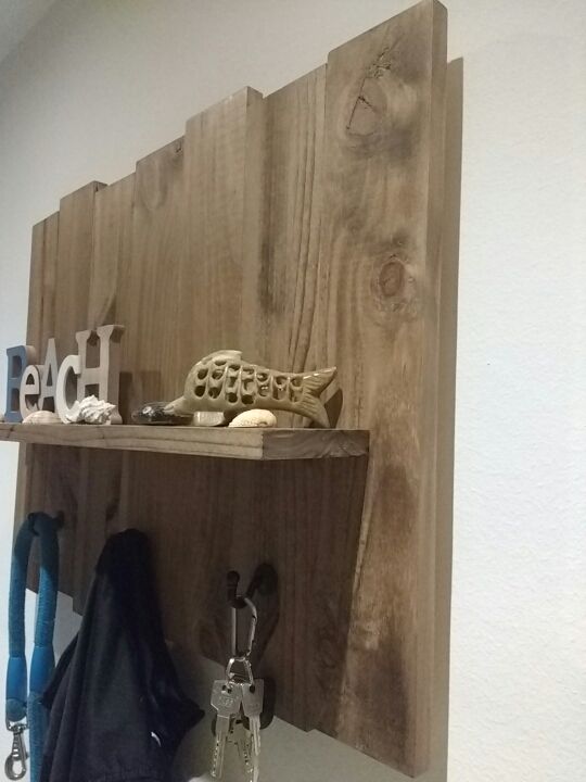 estantería nueva, en madera de abeto macizo