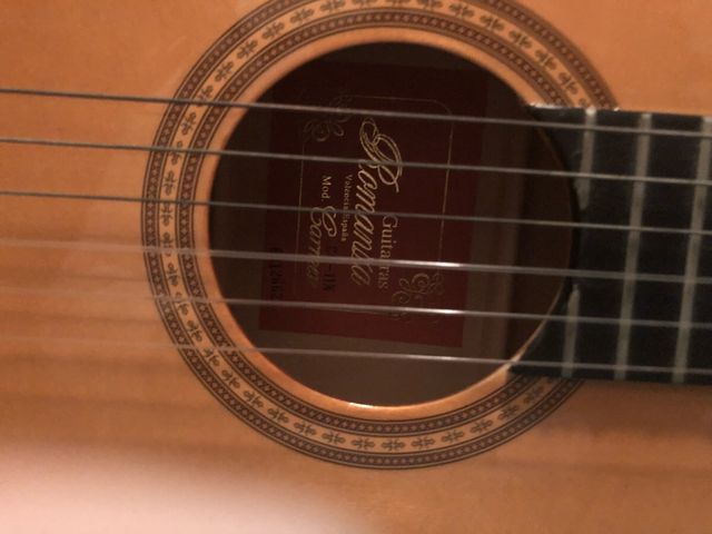 Guitarra Romanza , modelo Carmen.