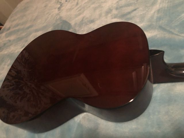 Guitarra Romanza , modelo Carmen.