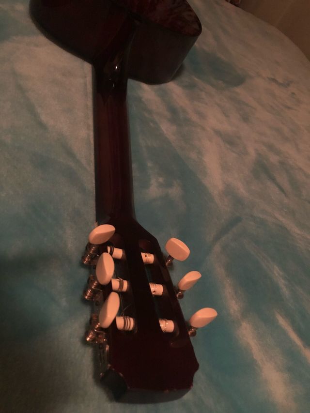 Guitarra Romanza , modelo Carmen.